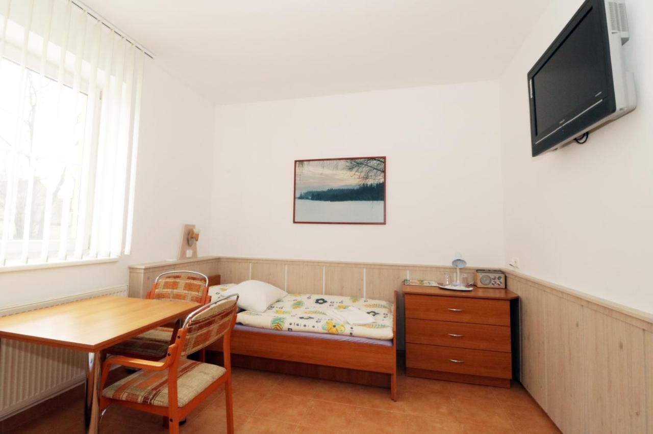 Penzion Hurka Hotell Dolni Libchavy Exteriör bild