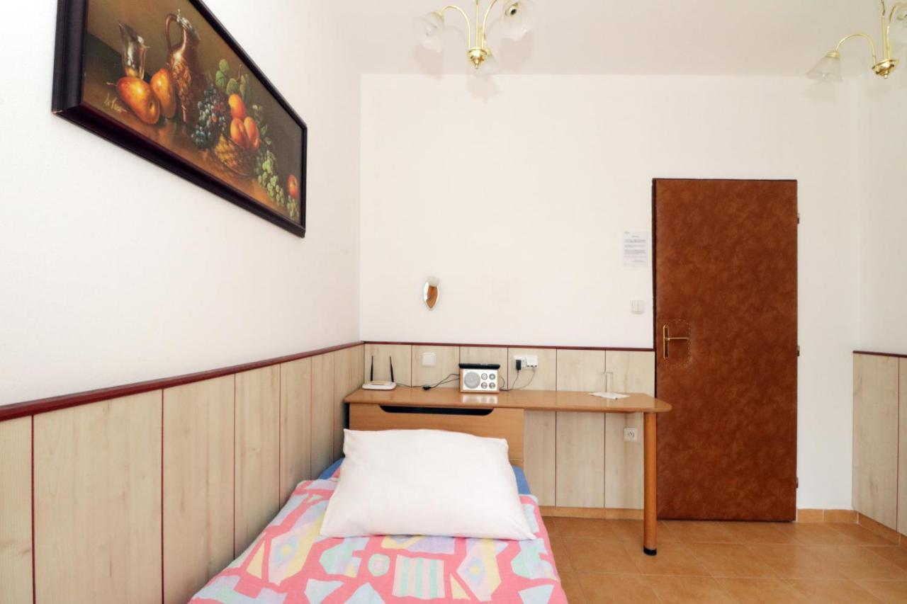 Penzion Hurka Hotell Dolni Libchavy Exteriör bild