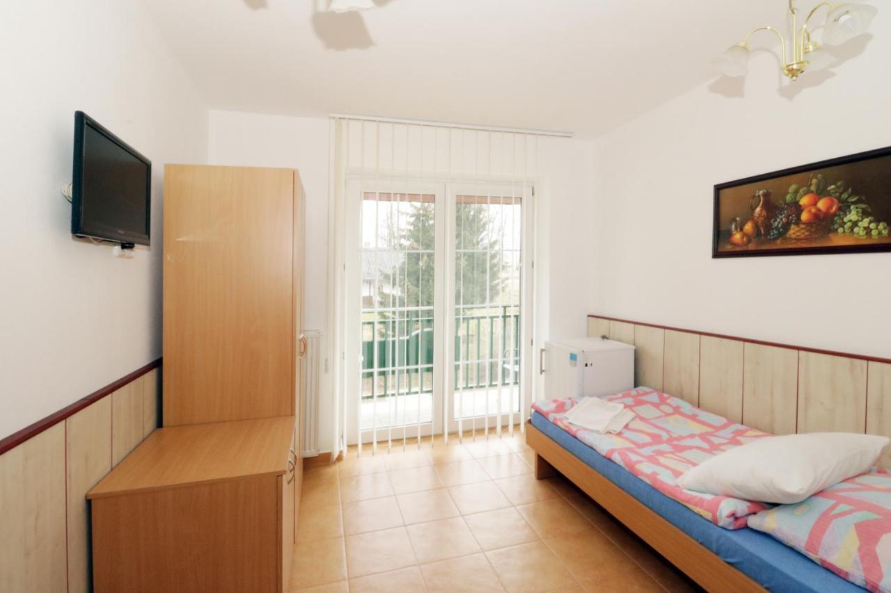 Penzion Hurka Hotell Dolni Libchavy Exteriör bild