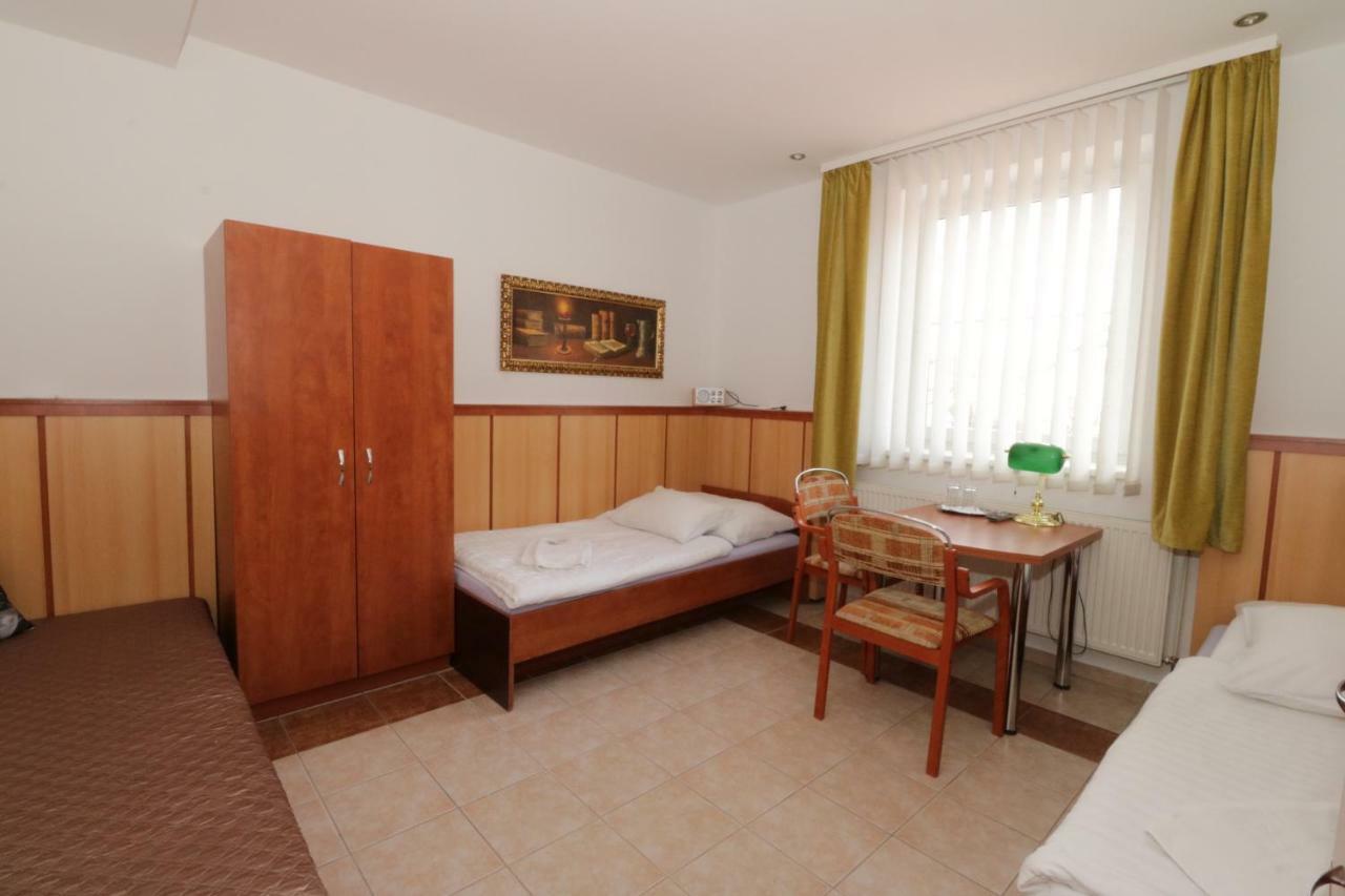 Penzion Hurka Hotell Dolni Libchavy Exteriör bild