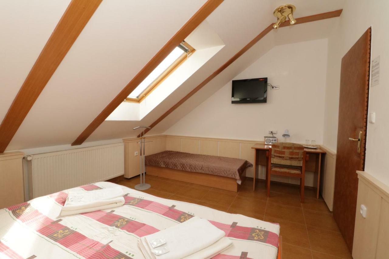 Penzion Hurka Hotell Dolni Libchavy Exteriör bild