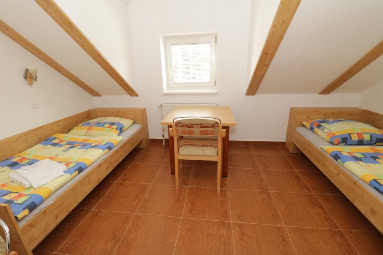 Penzion Hurka Hotell Dolni Libchavy Exteriör bild