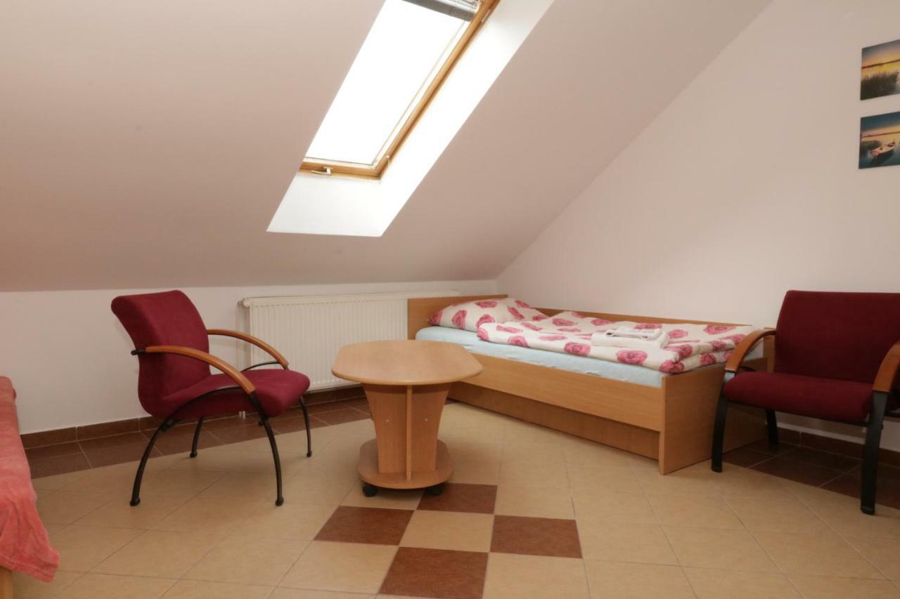 Penzion Hurka Hotell Dolni Libchavy Exteriör bild