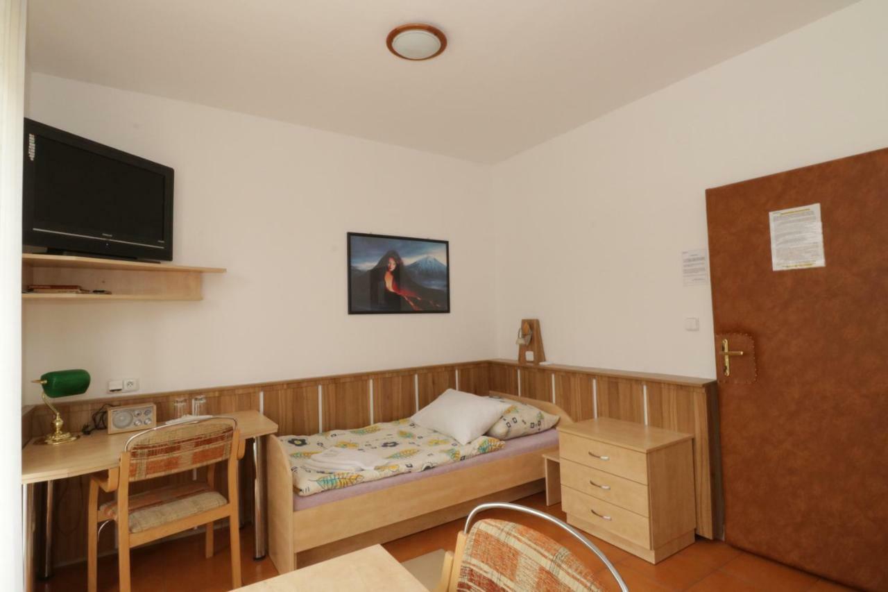 Penzion Hurka Hotell Dolni Libchavy Exteriör bild
