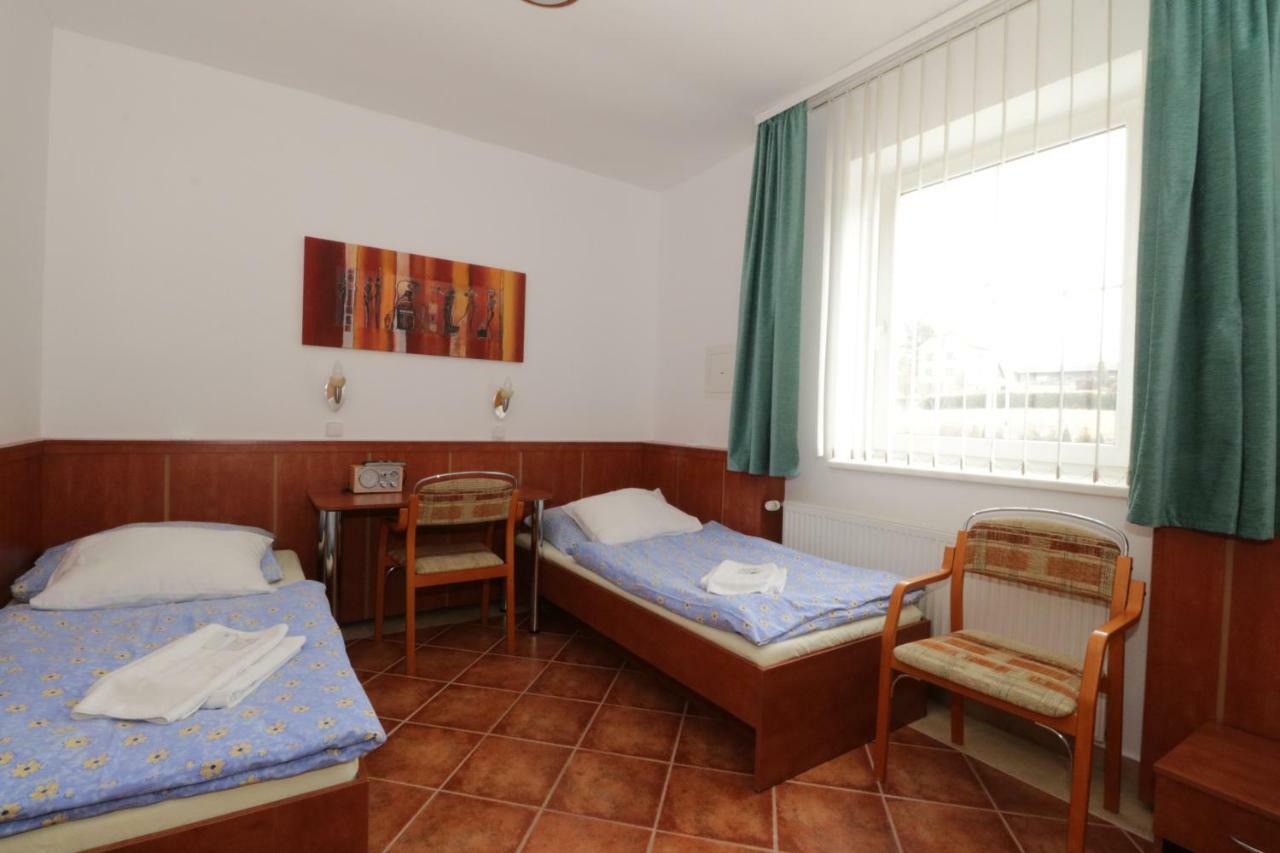 Penzion Hurka Hotell Dolni Libchavy Exteriör bild