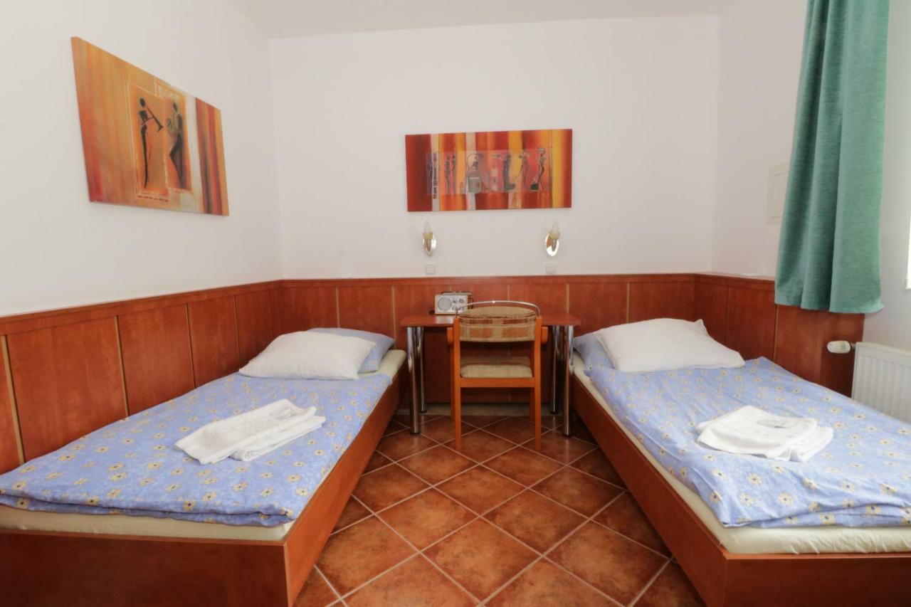 Penzion Hurka Hotell Dolni Libchavy Exteriör bild