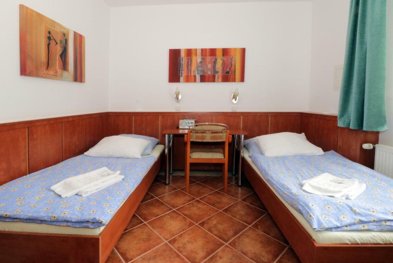 Penzion Hurka Hotell Dolni Libchavy Exteriör bild